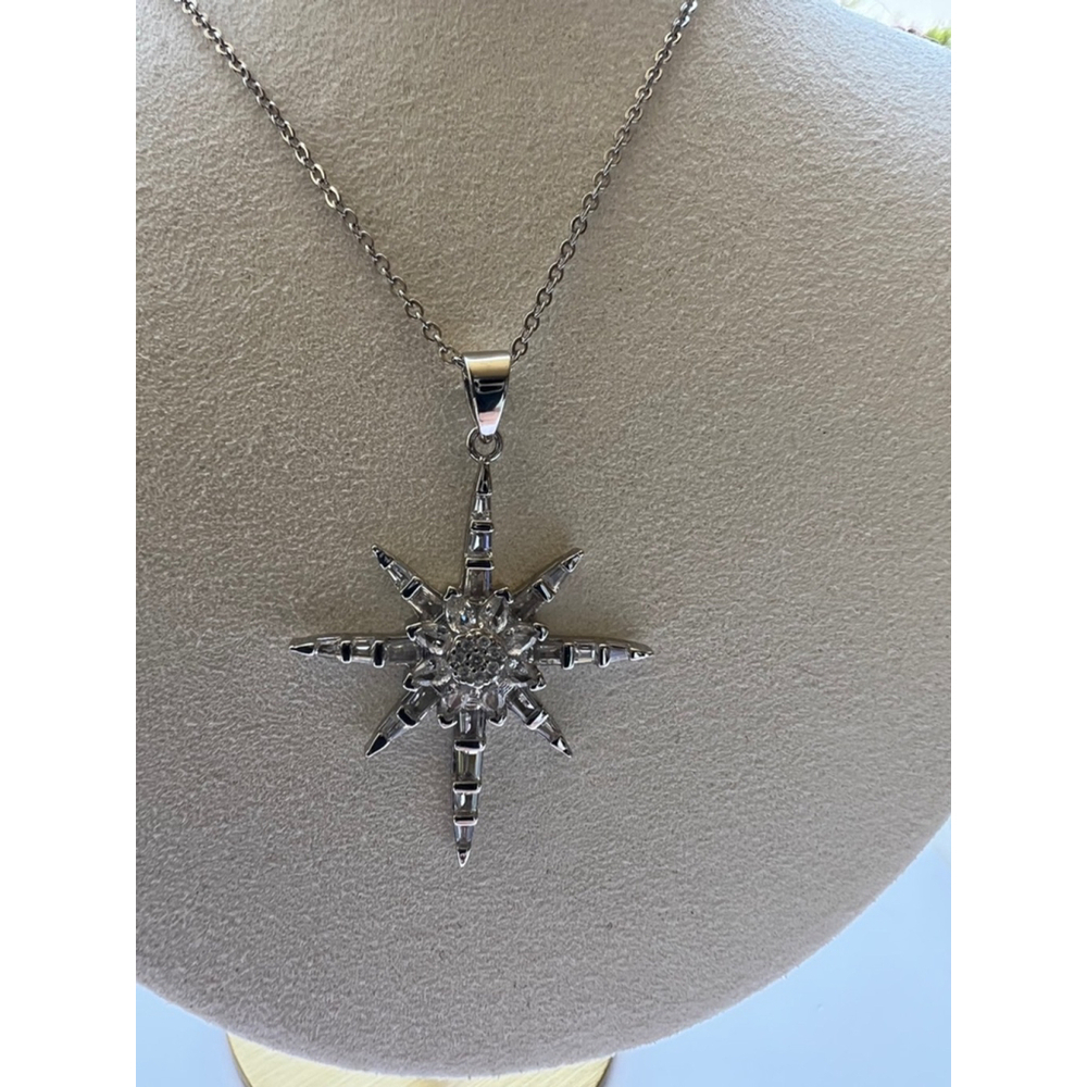 Women's Unbranded Silver Star Pendant Necklace 21in
